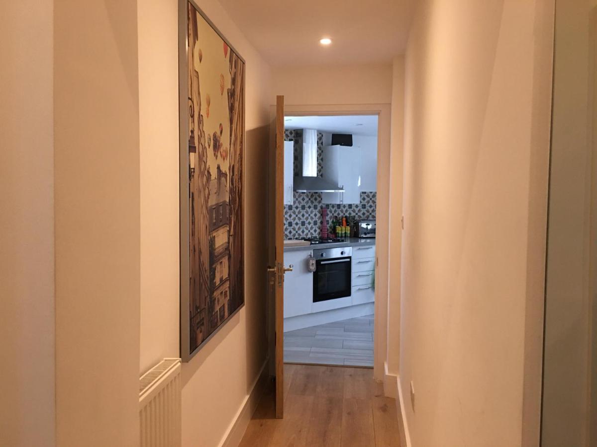 Bagshot Pennyhill Camberley Ascot Luxury 2 Beds 1 Bath Sleeps 4 Pets Ok Permit Parking Apartment Exterior foto